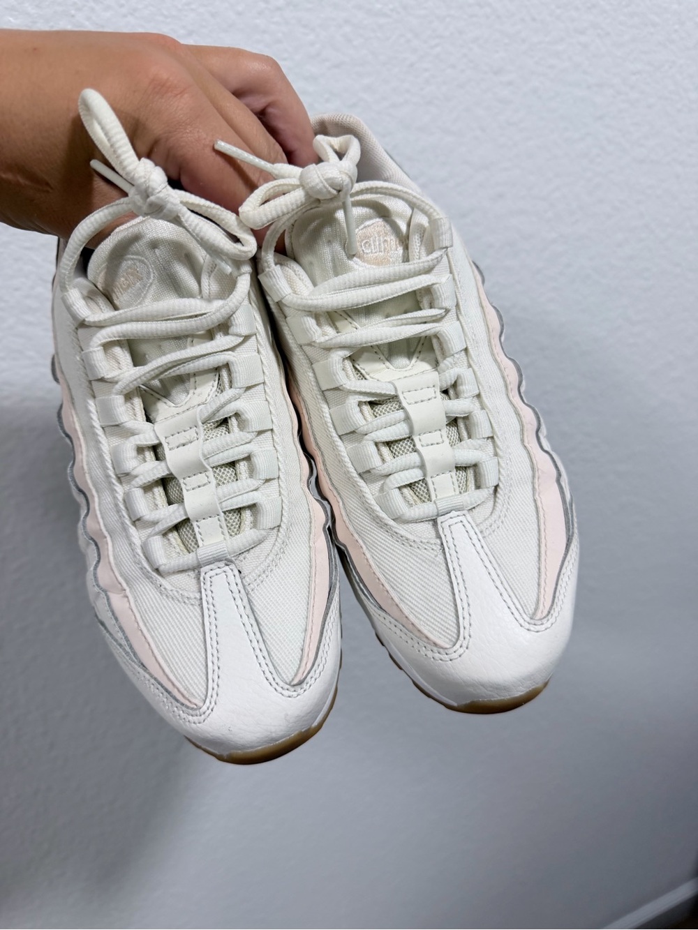 Nike Women's Air Max 95 in Cream & Pale Pink - Picture 7 of 9